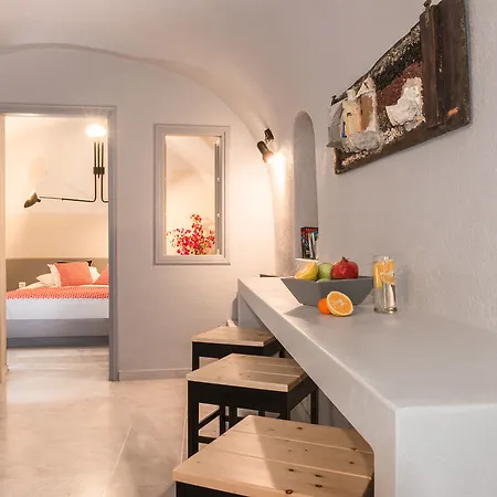 Noni's Hotel Fira (Santorini)