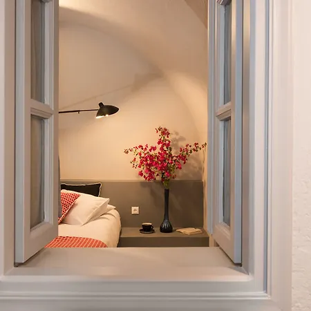 Noni's 3* Fira (Santorini)